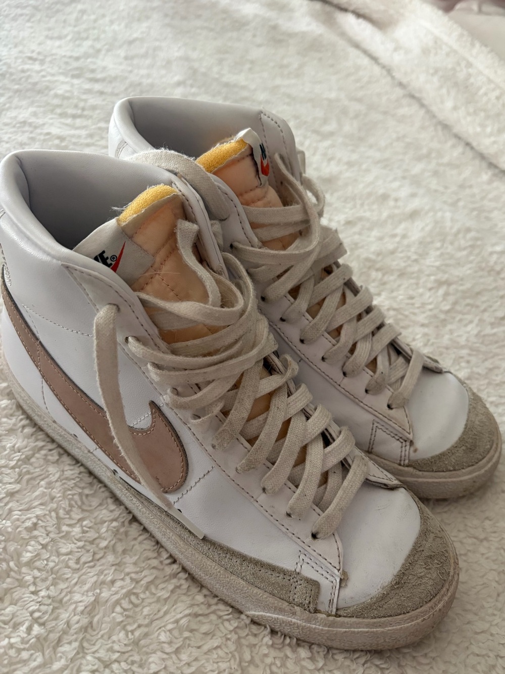 Nike Women's Blazer Mid '77 Vintage White Pink Oxford